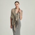 Sciarpa avvolgente in cashmere di Eileen Cloudlight - Taupe