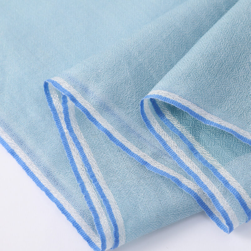 Celia Federleichter Lambswool Schal Wrap - Himmelblau – Bild 6