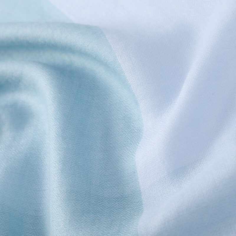 Celia Federleichter Lambswool Schal Wrap - Himmelblau – Bild 5