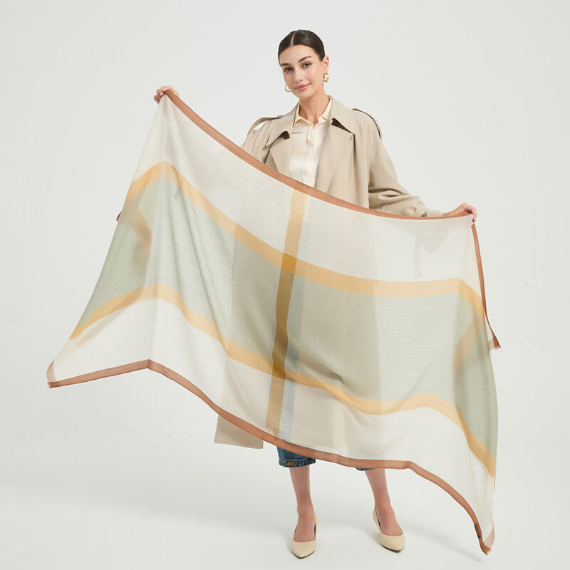 Echarpe en cachemire Evie Featherlight - Vert – Image 2