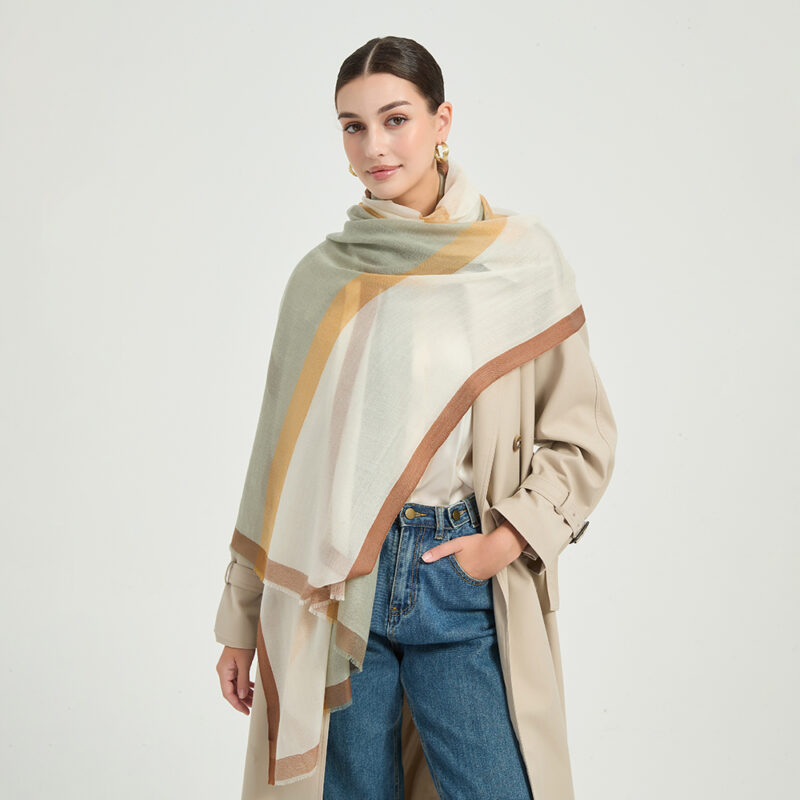 Echarpe en cachemire Evie Featherlight - Vert – Image 3