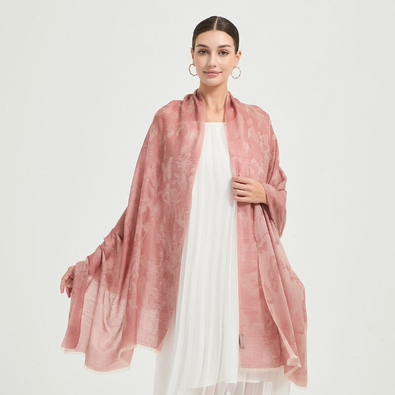 Fiona Featherlight Lambswool Scarf Wrap - Light Red (écharpe en laine d'agneau légère) – Image 3