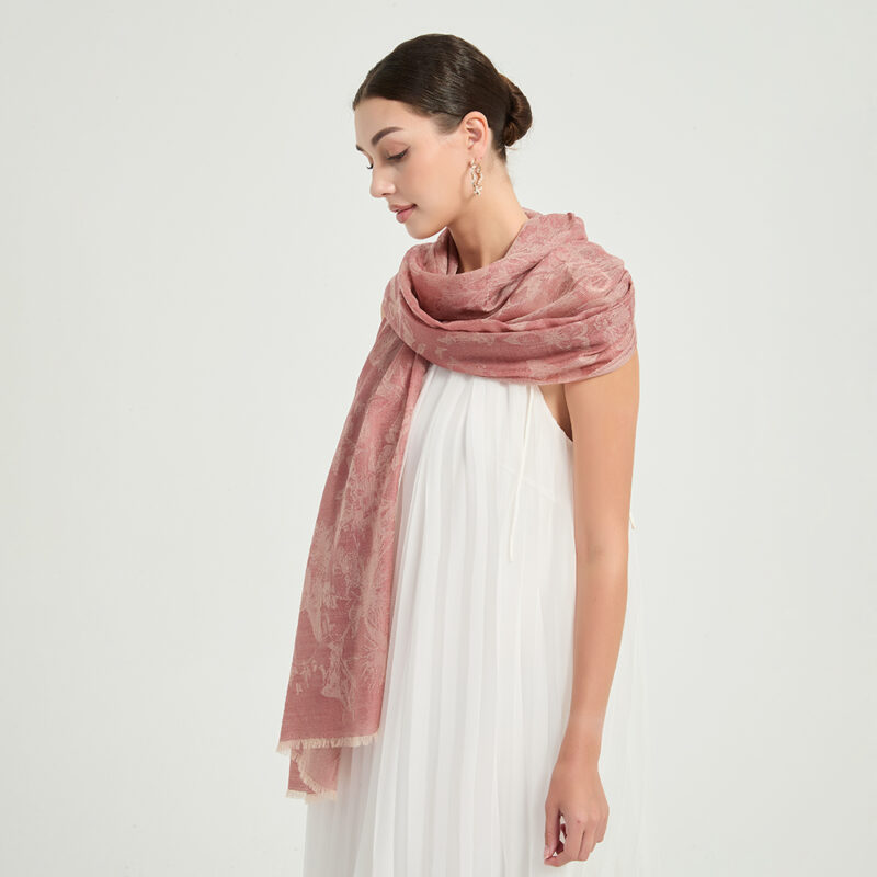 Fiona Featherlight Lambswool Scarf Wrap - Light Red (écharpe en laine d'agneau légère) – Image 4