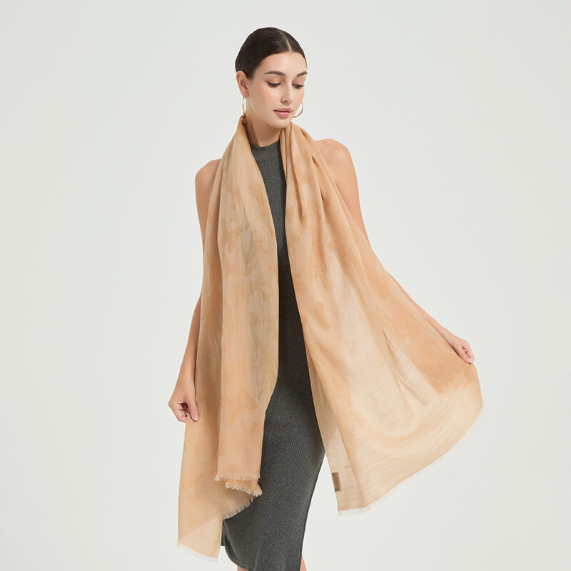 Sciarpa avvolgente in lana d'agnello Fiona Featherlight - Cammello - immagine 4