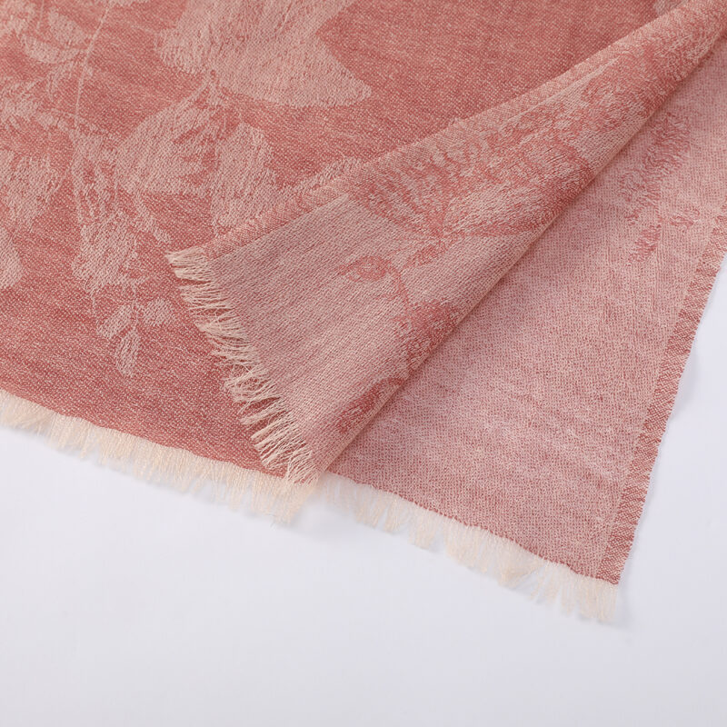 Fiona Featherlight Lambswool Scarf Wrap - Light Red (écharpe en laine d'agneau légère) – Image 6