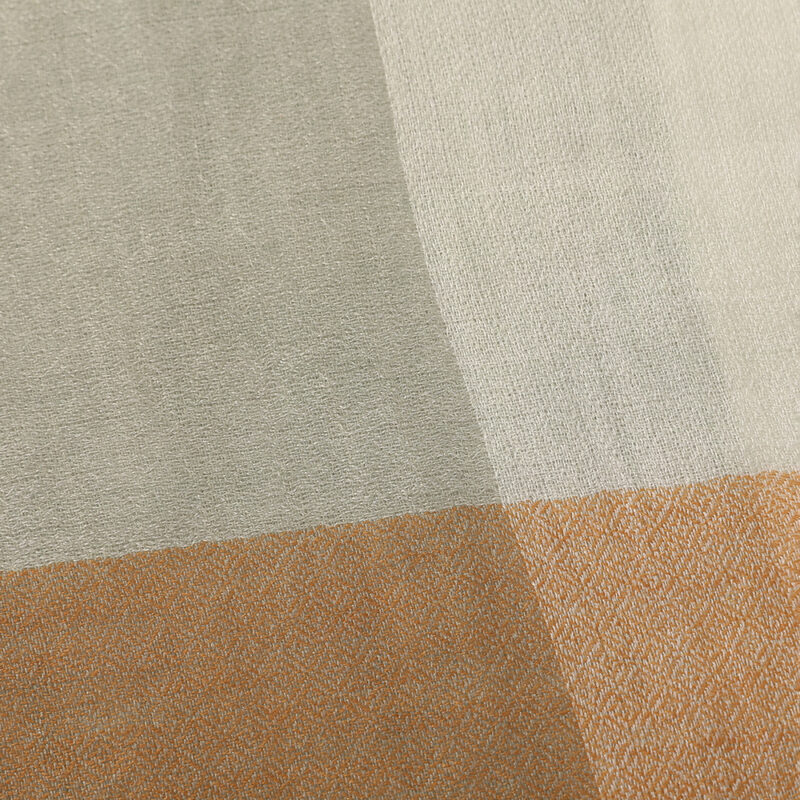 Celia Federleichter Schal aus Lammwolle - Laurel Green – Bild 7