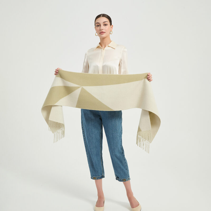 Jules Lambswool Scarf - Green - Image 2