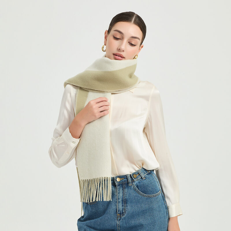 Jules Lambswool Scarf - Green - Image 3