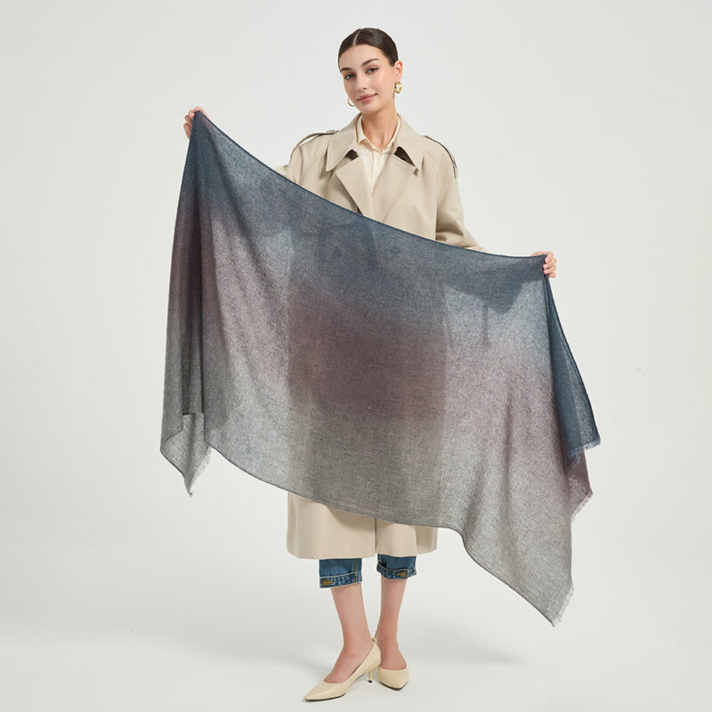 Kiana Federleichter Kaschmir Schal Wrap - Grau – Bild 2