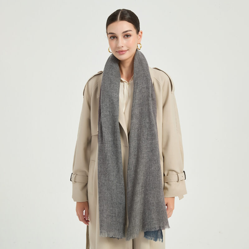 Kiana Federleichter Kaschmir Schal Wrap - Grau – Bild 3