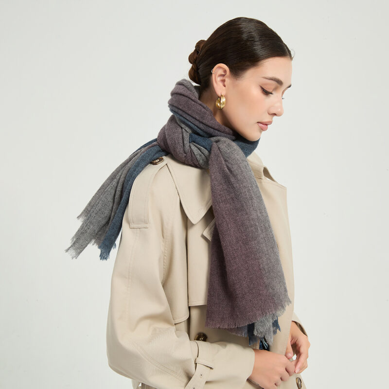 Kiana Federleichter Kaschmir Schal Wrap - Grau – Bild 4