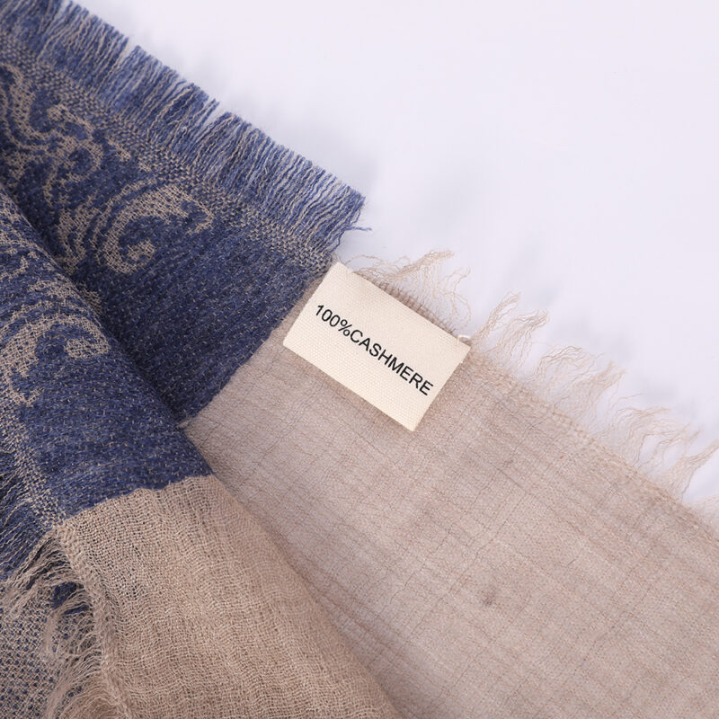 Sciarpa a portafoglio in cashmere Featherlight di Kamal - Blu scuro - immagine 6