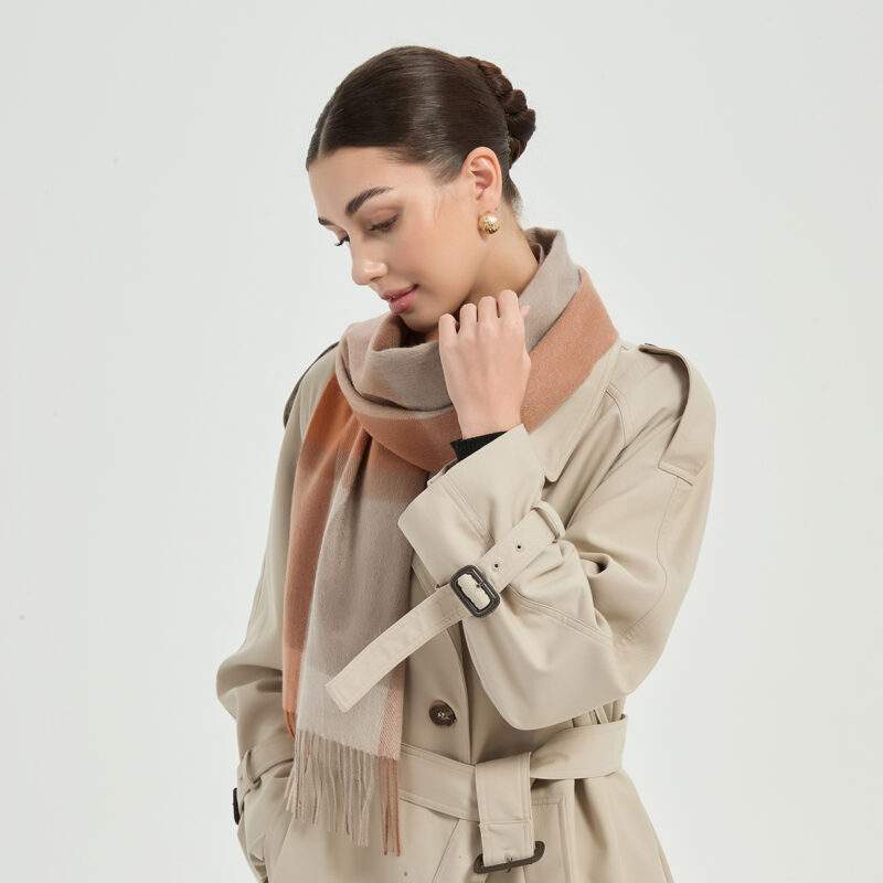 Della Check Cashmere Scarf – Image 4