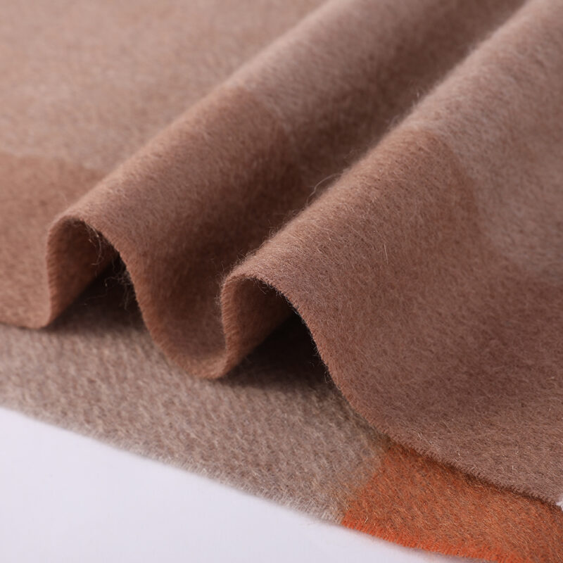 Della Check Cashmere Scarf – Image 7