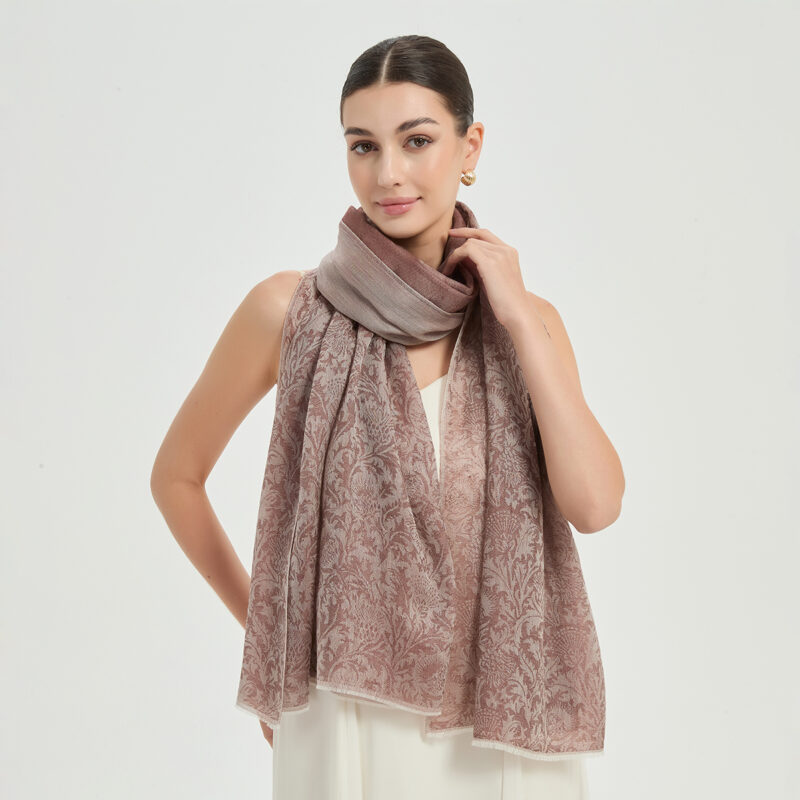 Sciarpa Kaeli in cashmere leggera come una piuma - Rosa del deserto - immagine 3