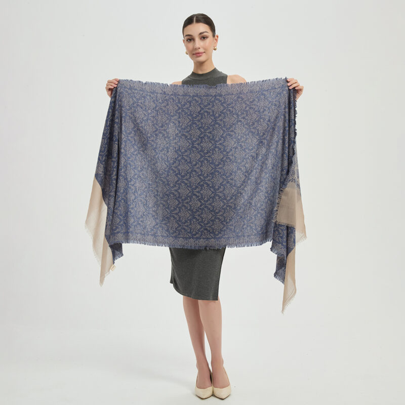 Sciarpa a portafoglio in cashmere Featherlight di Kamal - Blu scuro - immagine 2