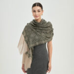Sciarpa in cashmere Featherlight di Kamal - Verde