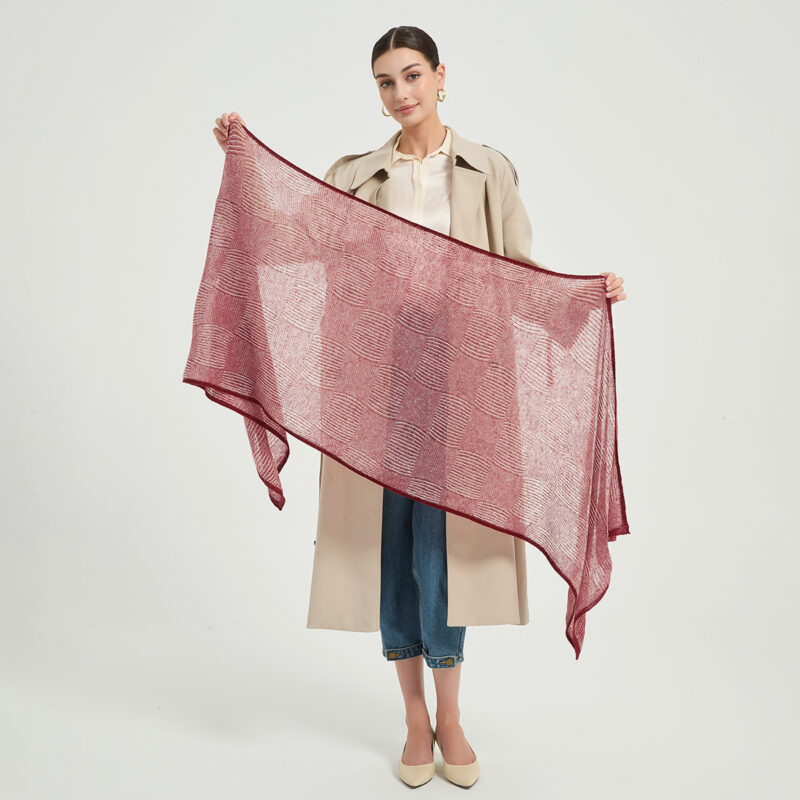 Écharpe en cachemire Elora Airweave - Bourgogne – Image 2