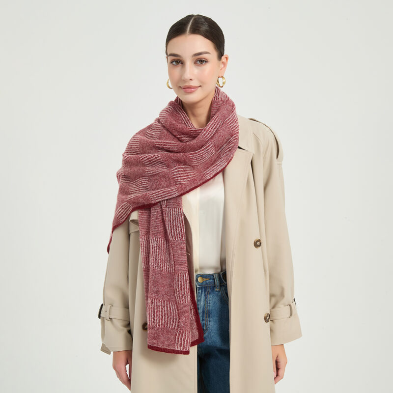 Écharpe en cachemire Elora Airweave - Bourgogne – Image 3