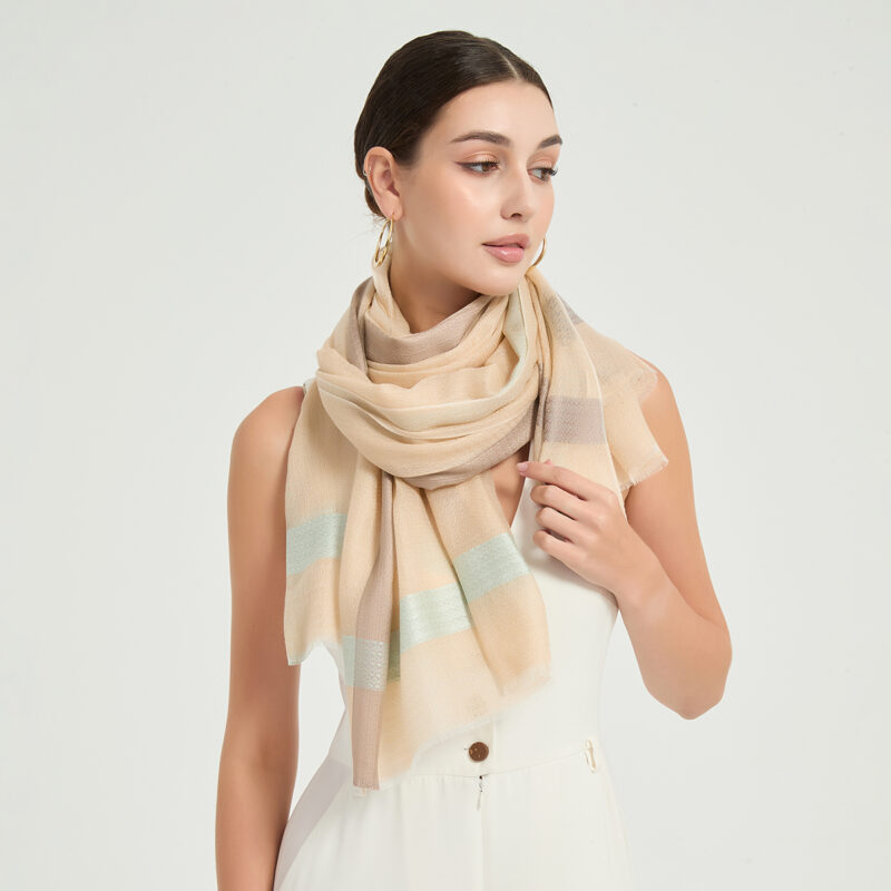 Melina Federleichter Kaschmir Schal Wrap - Beige – Bild 4