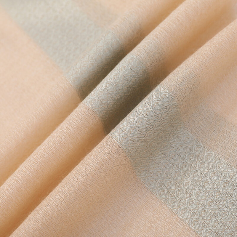 Melina Federleichter Kaschmir Schal Wrap - Beige – Bild 5