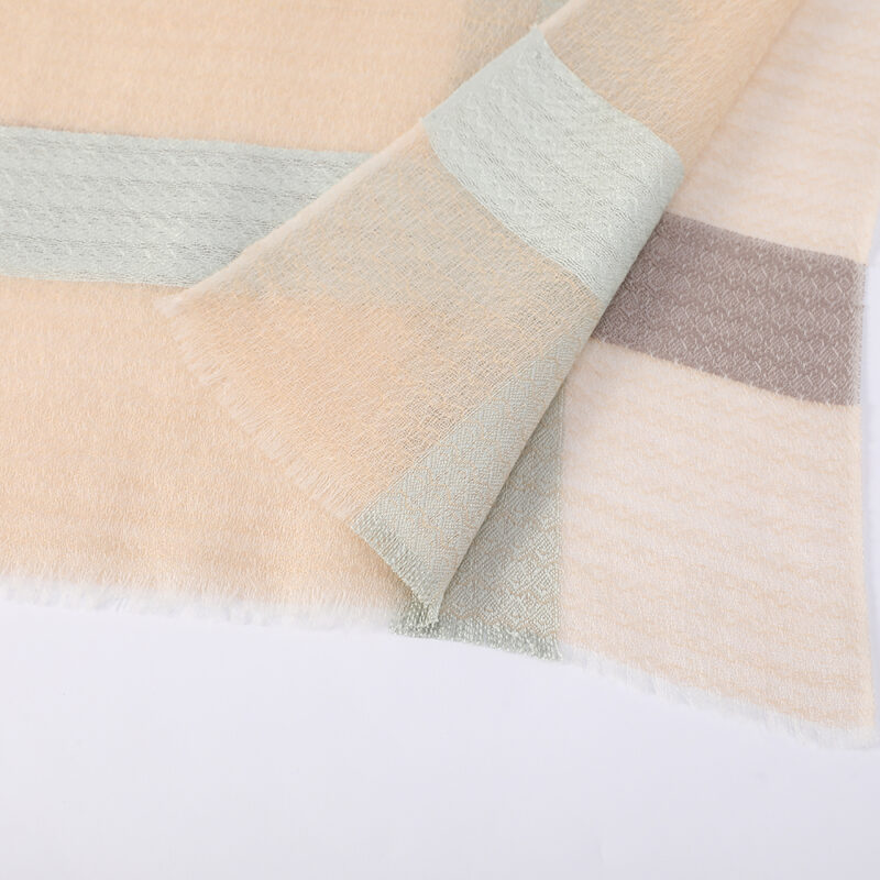 Melina Federleichter Kaschmir Schal Wrap - Beige – Bild 7