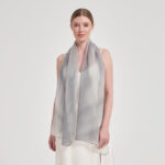 Écharpe en cachemire Lyra Featherlight - Gris