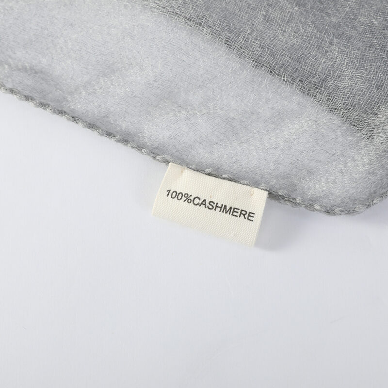 Écharpe en cachemire Lyra Featherlight - Gris – Image 7