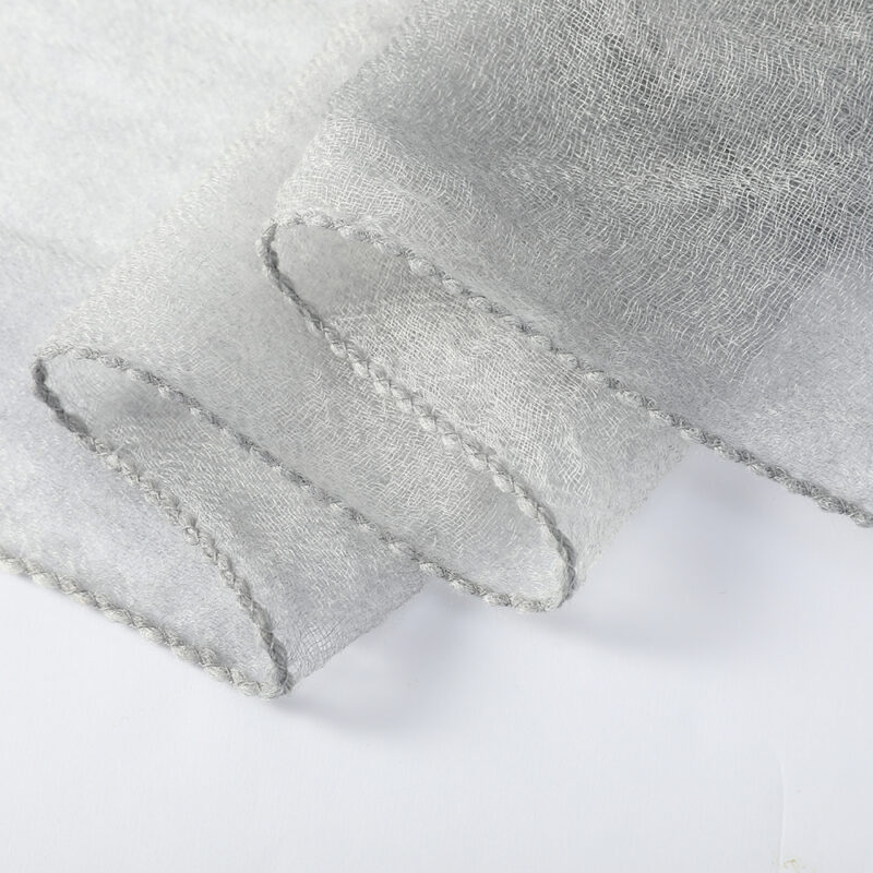 Écharpe en cachemire Lyra Featherlight - Gris – Image 6